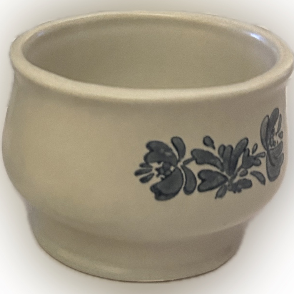 Vintage Pfaltzgraff Yorktowne Sugar Bowl 7-22 with lid and Creamer 7-24 Set - - Picture 5 of 8